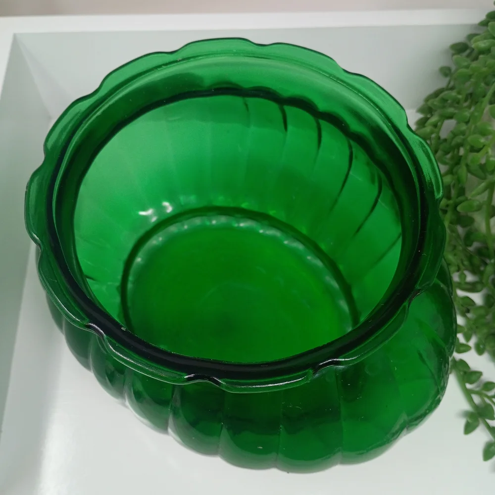 Anchor Hocking A.L.R. Co. R-18 Green Glass Vase